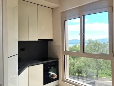 Rent, apartment, 41m², Tivat, Crna Gora - image 1