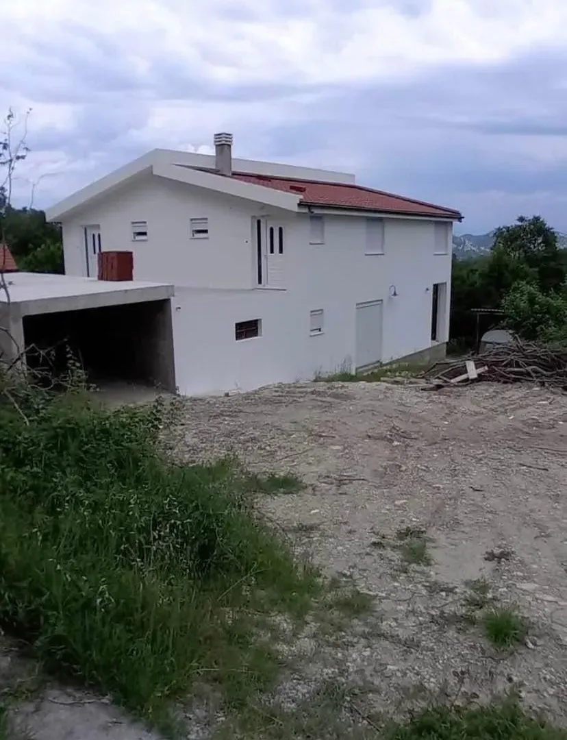 Sale, four bedroom apartment, 350m², Crmnica, Bar