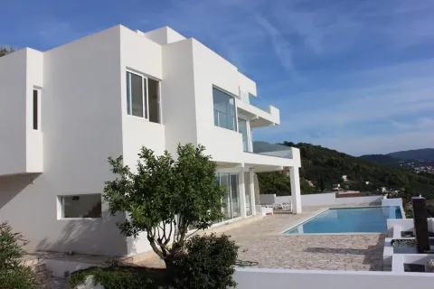Moderna bijela vila sa bazenom i popločanim dvorištem. - image 14