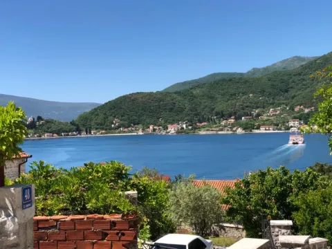 Izdavanje, stan, 30m², Tivat, Crna Gora