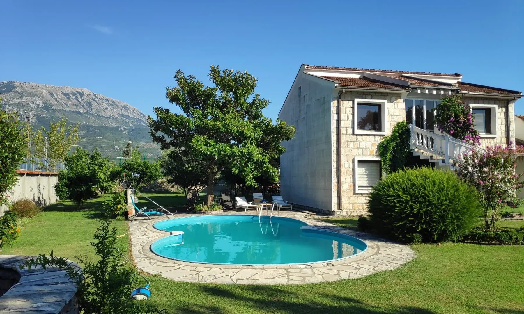 Sale, house, 216m², Bar, Crna Gora
