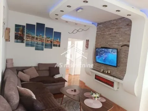 Izdavanje, trosoban stan, 75m², Banovo Brdo, Beograd - image 2