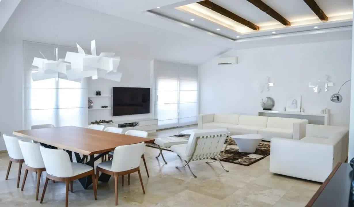 Prodaja, trosoban stan, 218m², Centar, Budva