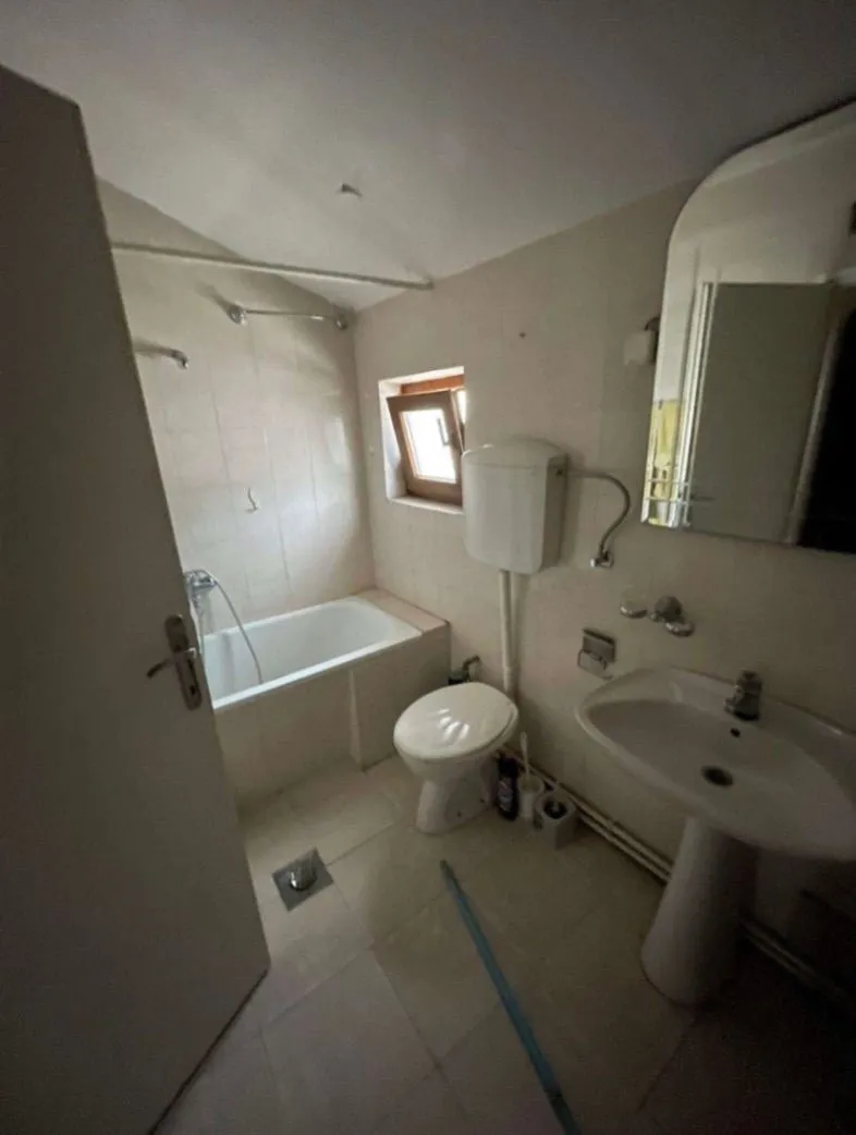 Prodaja, četvorosoban stan, 94m², Centar, Budva