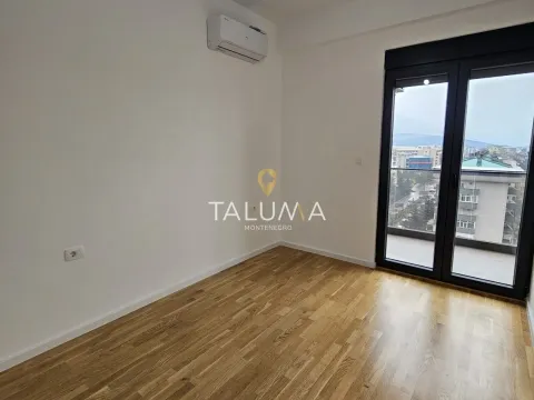 Izdavanje, stan, 269m², Stari Aerodrom, Podgorica - image 10