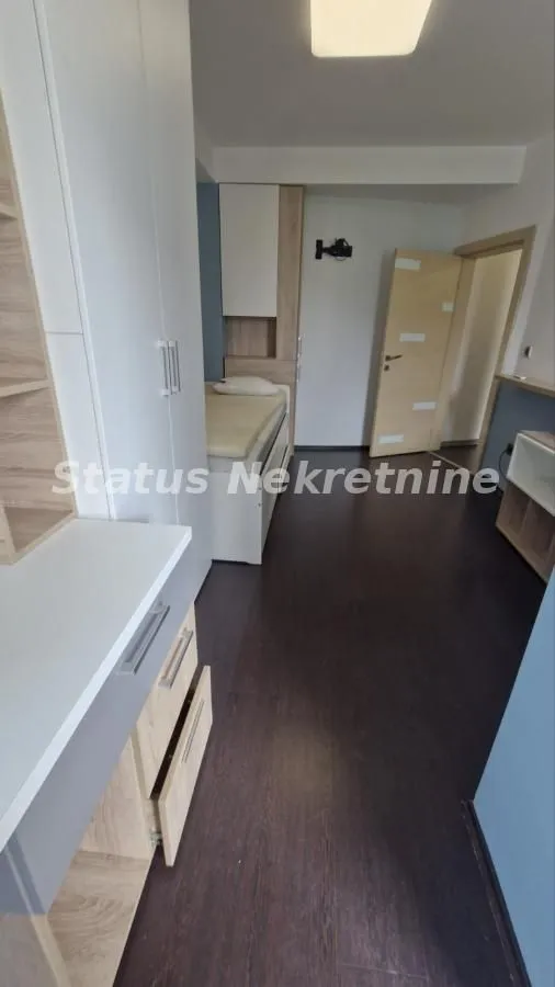 Izdavanje, četvorosoban stan, 116m², Novi Sad, Srbija