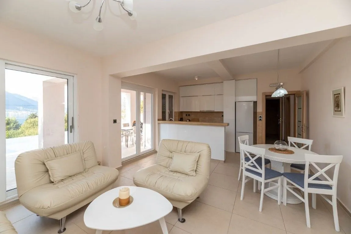 Prodaja, kuća, 300m², Sveti Stasije, Kotor