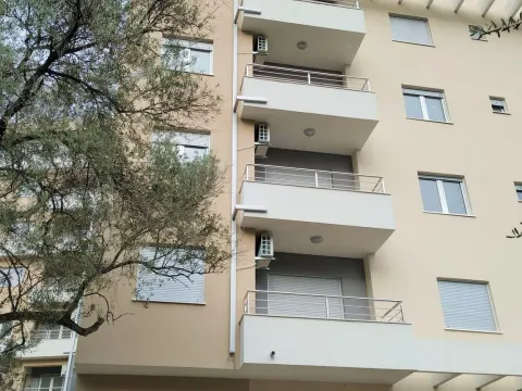 Rent, two bedroom apartment, 52m², Maine, Budva - image 12
