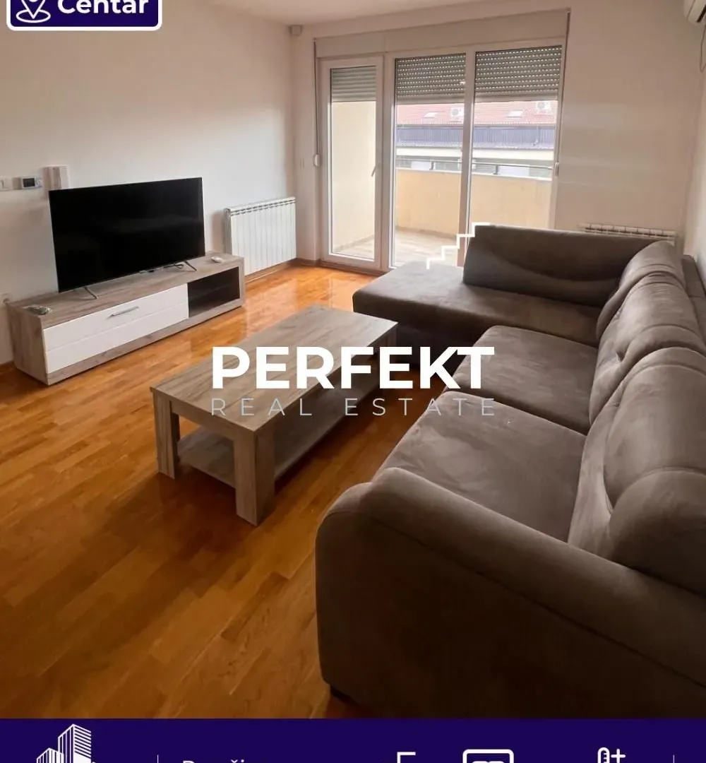 Prodaja, trosoban stan, 89m², Centar, Pančevo