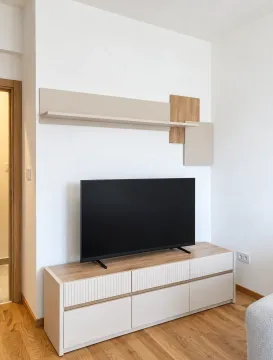 Living room with a TV unit and a wall shelf. - image 3