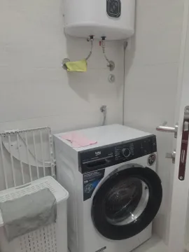 Kupatilo sa mašinom za veš i bojlerom. - image 8