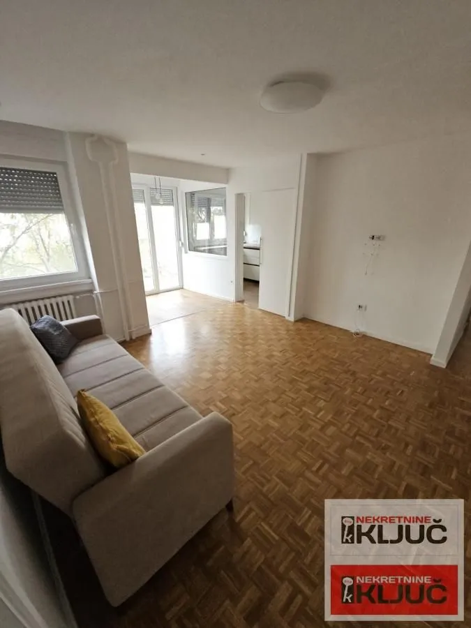 Prodaja, trosoban stan, 75m², Socijalno, Novi Sad Sve Podlokacije
