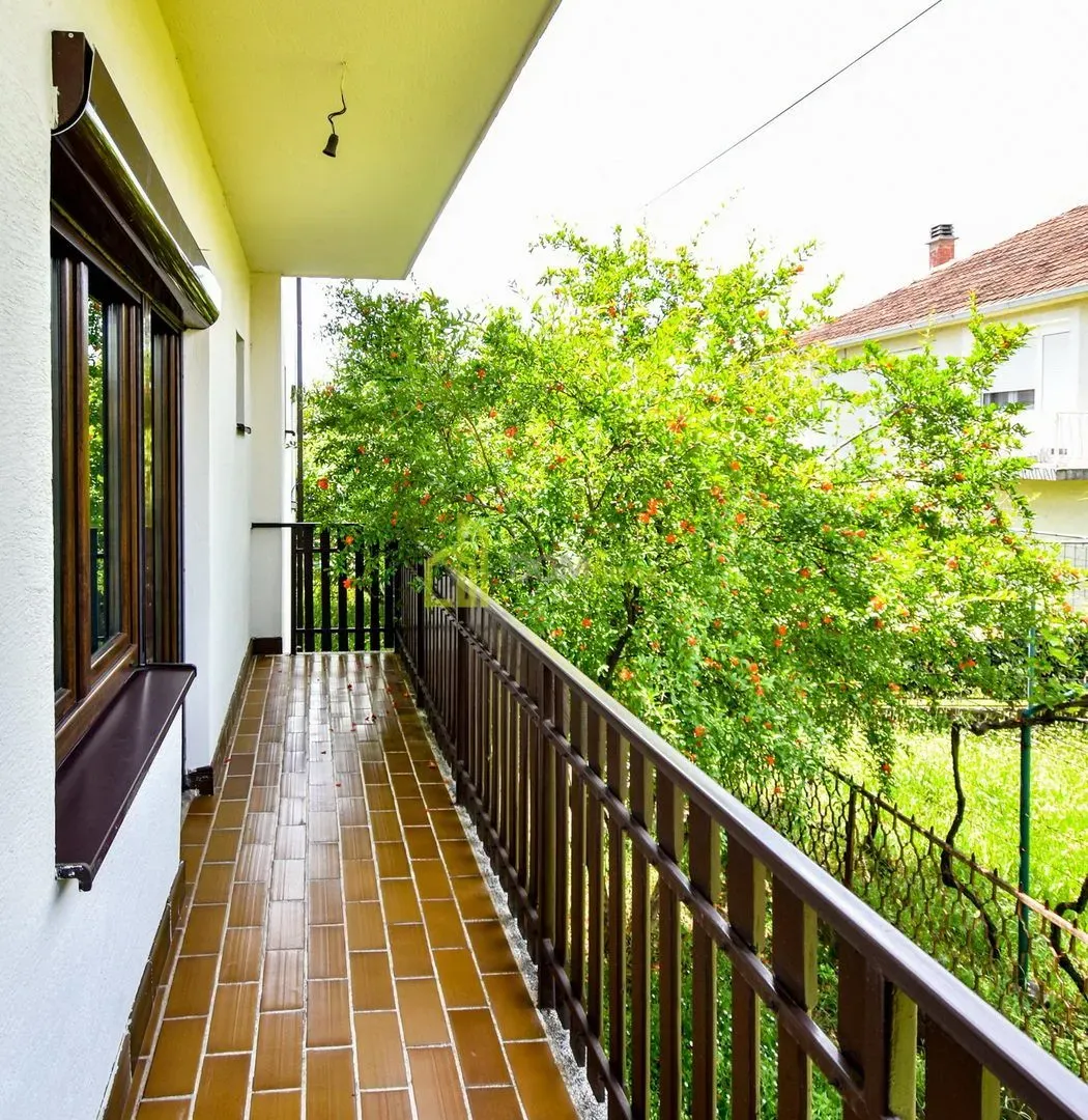Sale, house, 370m², Tološi, Podgorica