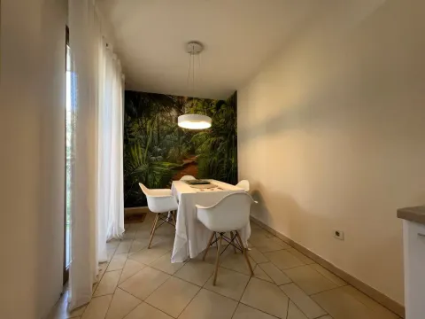 Izdavanje, četvorosoban stan, 200m², Gorica C, Podgorica - image 4