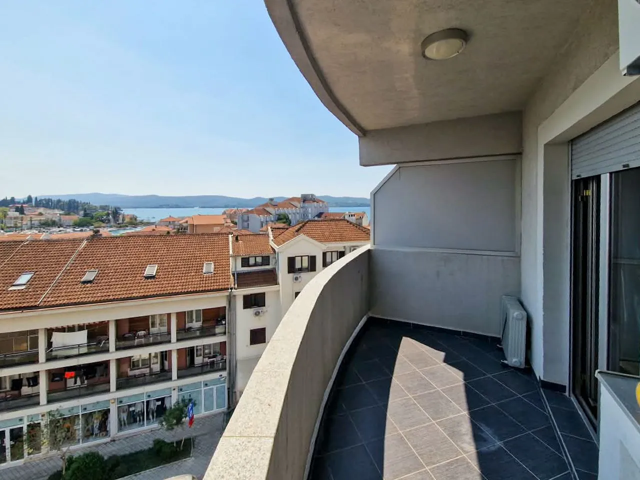 Izdavanje, jednosoban stan, 50m², Centar, Tivat