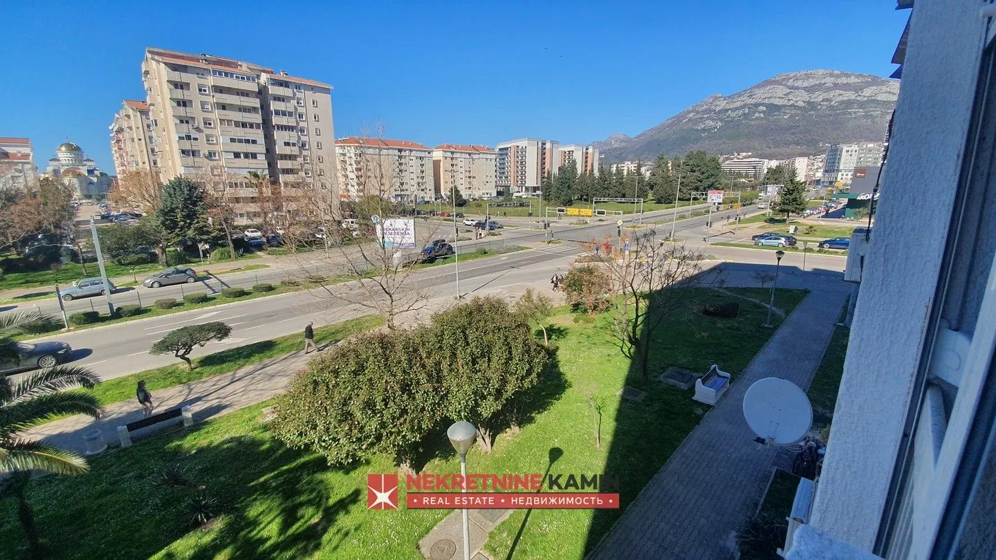 Prodaja, dvosoban stan, 64m², Centar, Bar