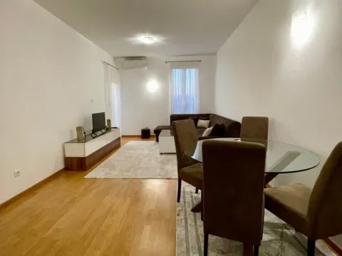 Izdavanje, jednosoban stan, 50m², Stari Aerodrom, Podgorica - image 10