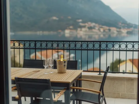 Sale, apartment, 87m², Kotor, Crna Gora