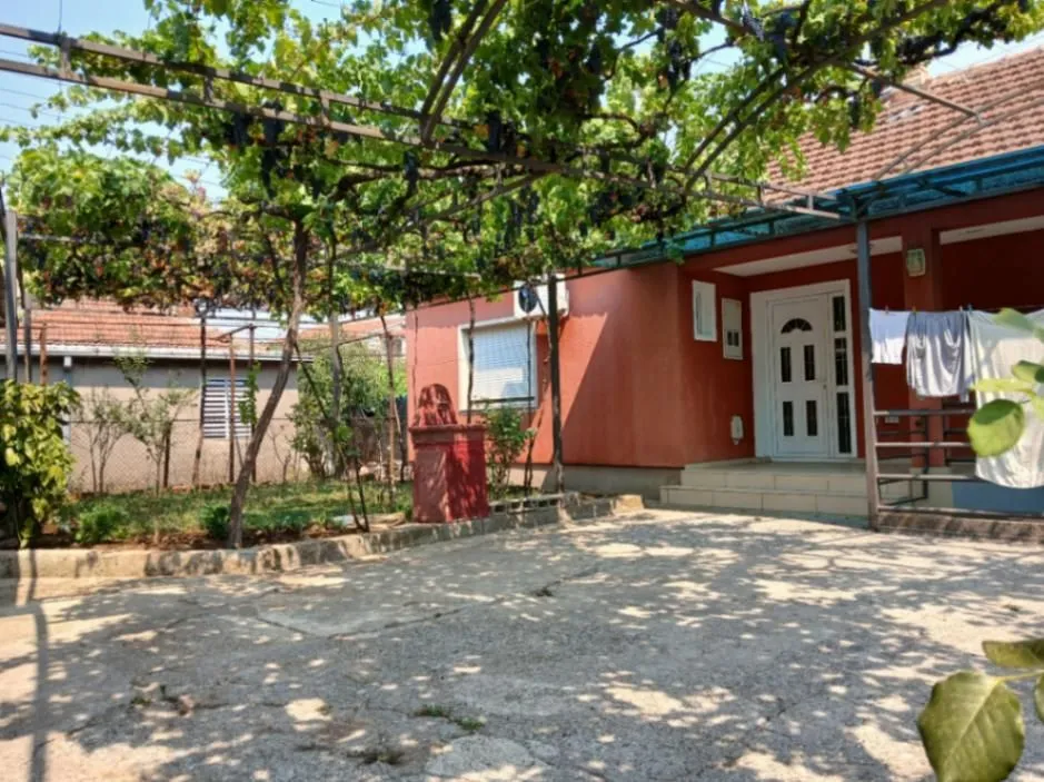 Izdavanje, kuća, 88m², Konik, Podgorica