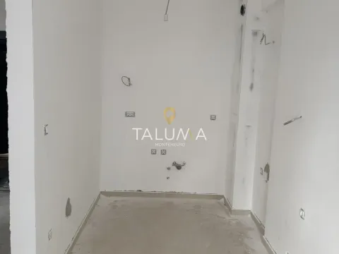 Prodaja, jednosoban stan, 43m², Stari Aerodrom, Podgorica - image 2