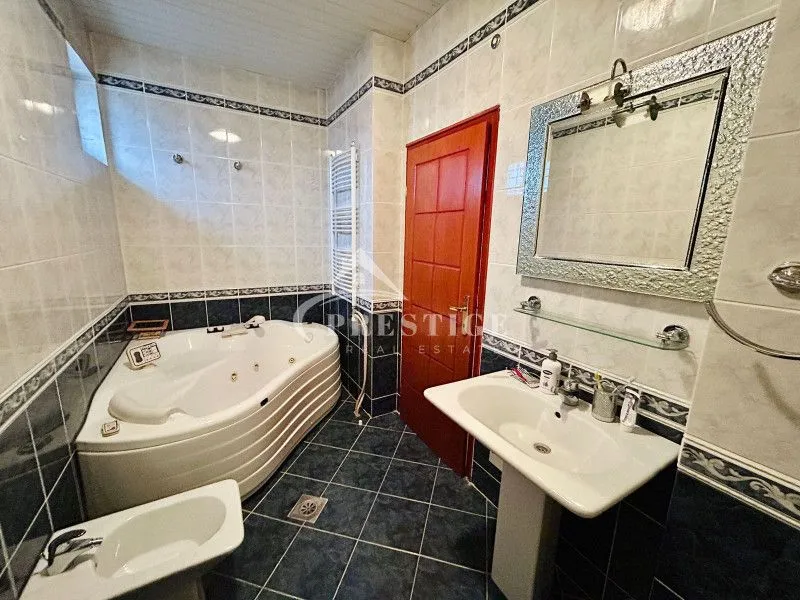 Prodaja, trosoban stan, 160m², Ljubović, Podgorica