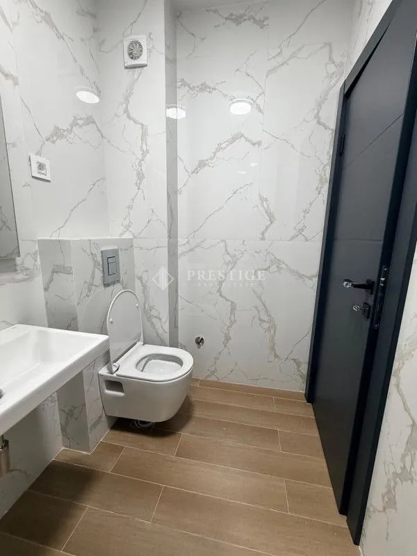 Izdavanje, dvosoban stan, 57m², Pod Goricom, Podgorica