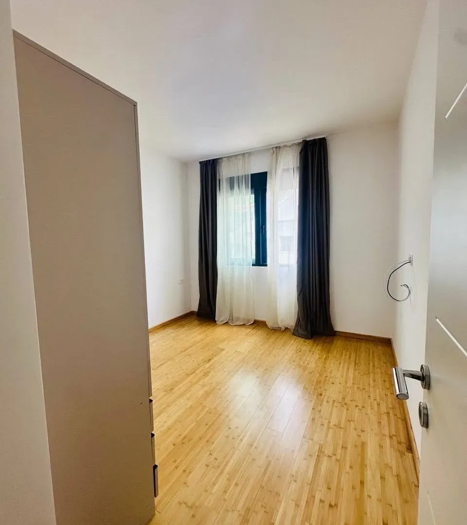 Izdavanje, dvosoban stan, 65m², Rozino, Budva