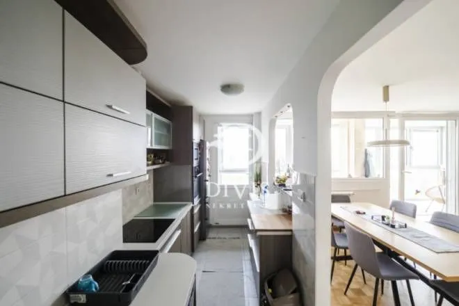 Sale, four bedroom apartment, 121m², Novi Beograd Blok 28, Novi Beograd Sve Podlokacije
