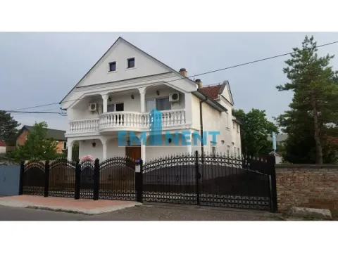 Izdavanje, kuća, 360m², Zemun Gornji Grad, Zemun Sve Podlokacije - image 2