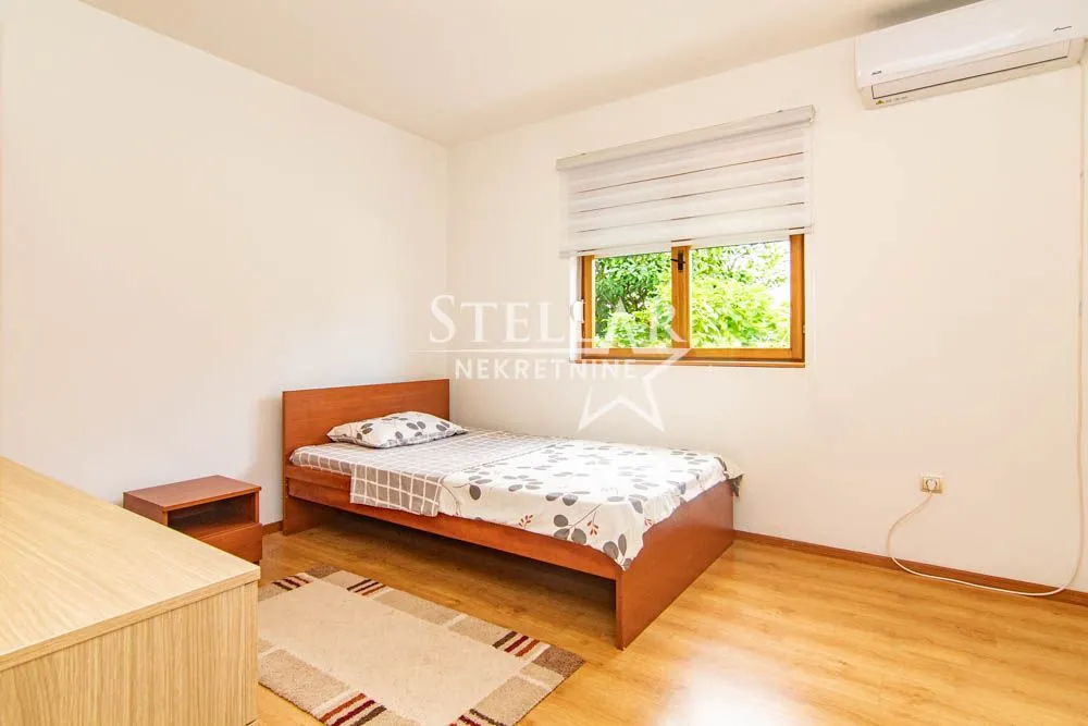 Rent, house, 220m², Tološi, Podgorica
