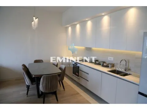 Izdavanje, trosoban stan, 90m², Savski Venac, Beograd - image 5