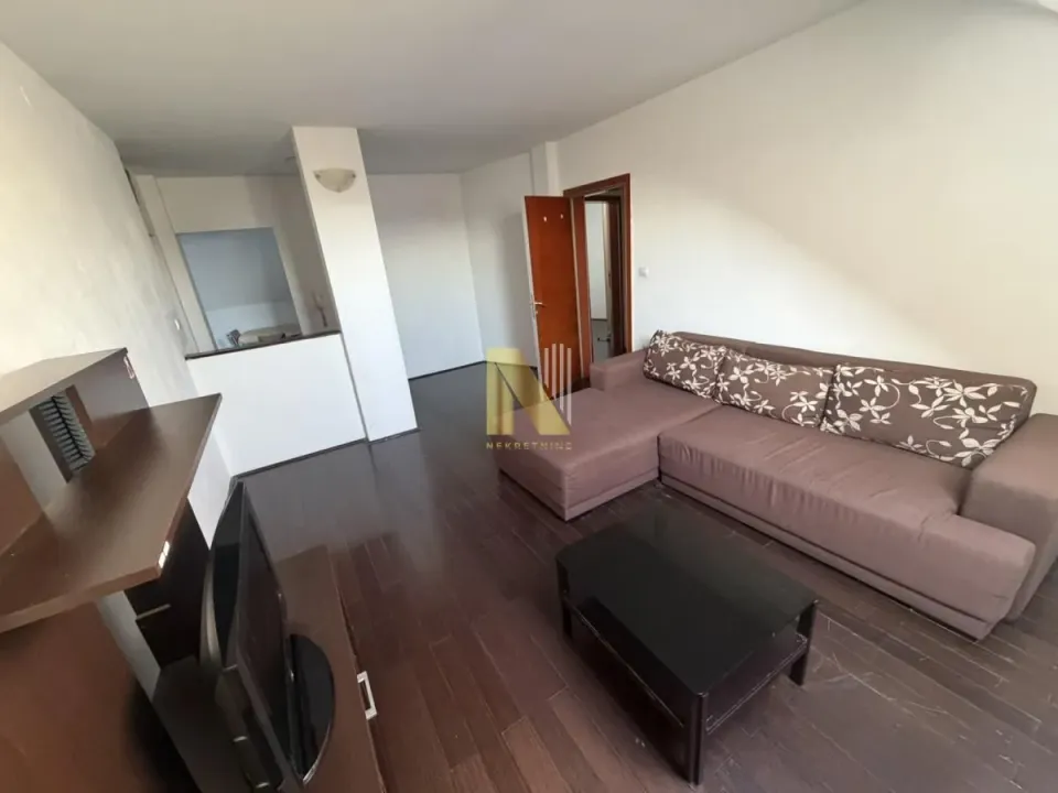 Izdavanje, dvosoban stan, 63m², Centar, Novi Sad