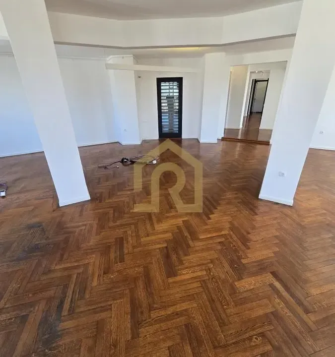 Izdavanje, poslovni prostor, 270m², Stari Grad, Beograd