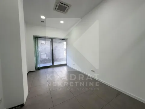 Izdavanje, poslovni prostor, 362m², Ljubović, Podgorica - image 17