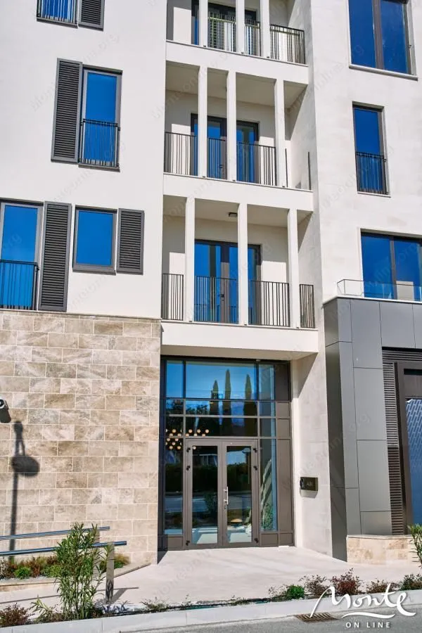 Prodaja, dvosoban stan, 102m², Tivat, Crna Gora