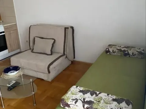 Rent, studio apartment, 29m², Stari Aerodrom, Podgorica - image 2