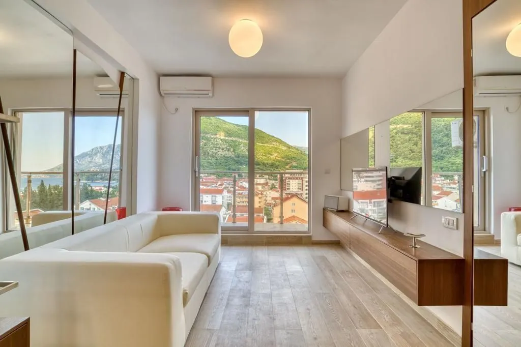 Izdavanje, garsonjera, 40m², Budva, Crna Gora