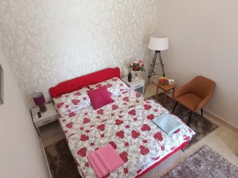 Izdavanje, jednosoban stan, 25m², Igalo, Herceg Novi