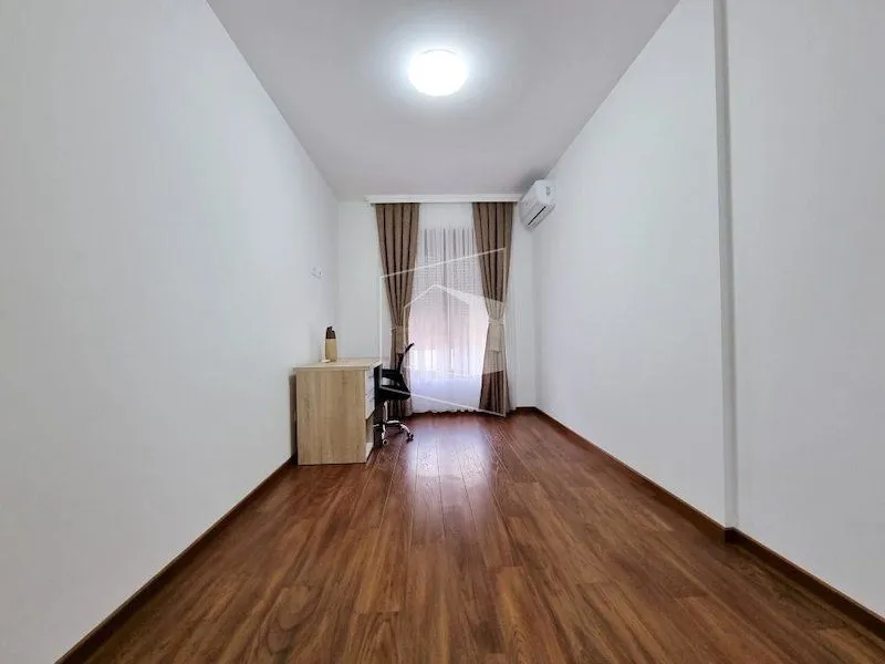 Izdavanje, dvosoban stan, 69m², Master Kvart, Podgorica