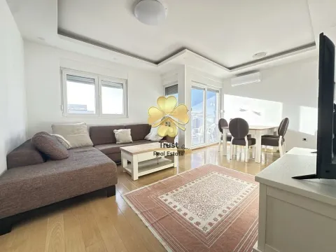 Izdavanje, jednosoban stan, 55m², City Kvart, Podgorica - image 1