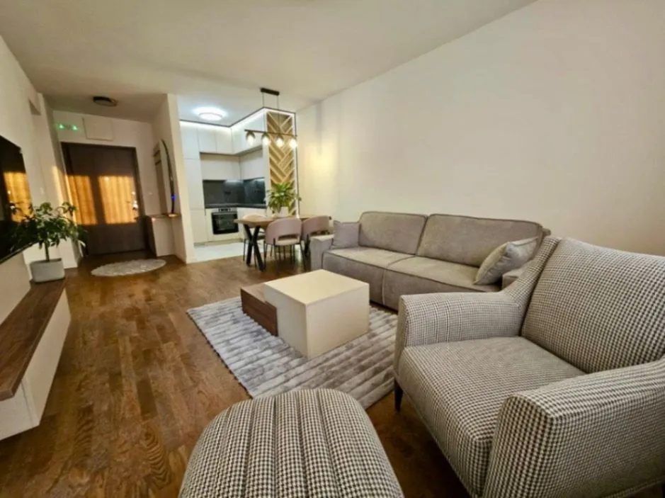 Izdavanje, jednosoban stan, 46m², Stari Aerodrom, Podgorica