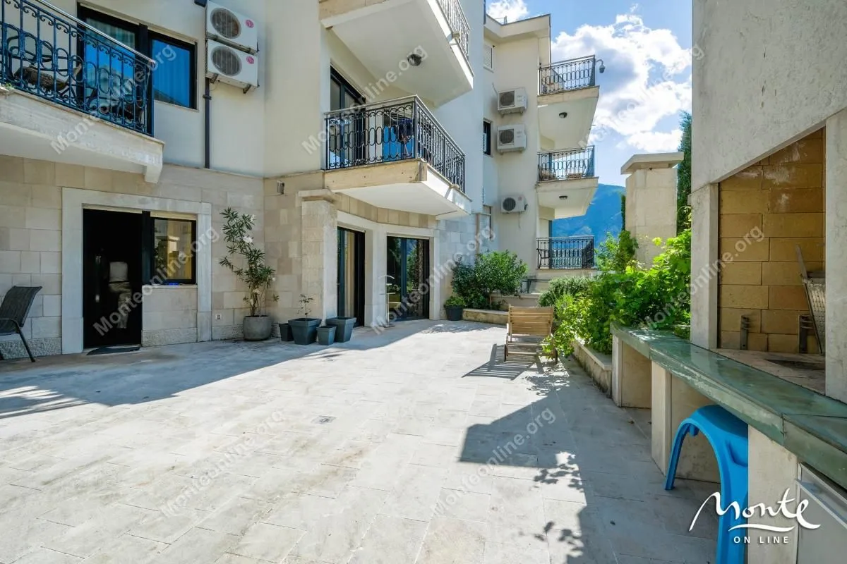 Prodaja, dvosoban stan, 85m², Dobrota, Kotor