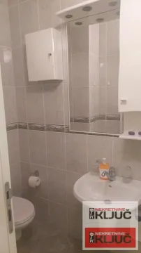 Izdavanje, trosoban stan, 71m², Centar, Novi Sad - image 19