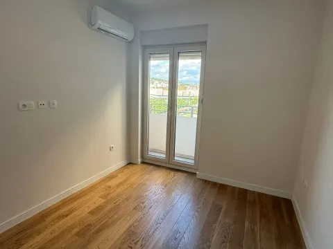 Izdavanje, dvosoban stan, 74m², Central Point, Podgorica - image 6