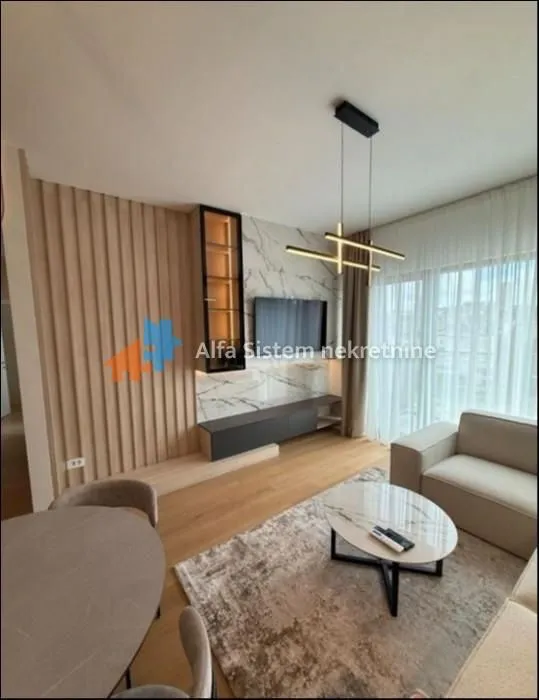 Izdavanje, trosoban stan, 71m², Savski Venac, Beograd