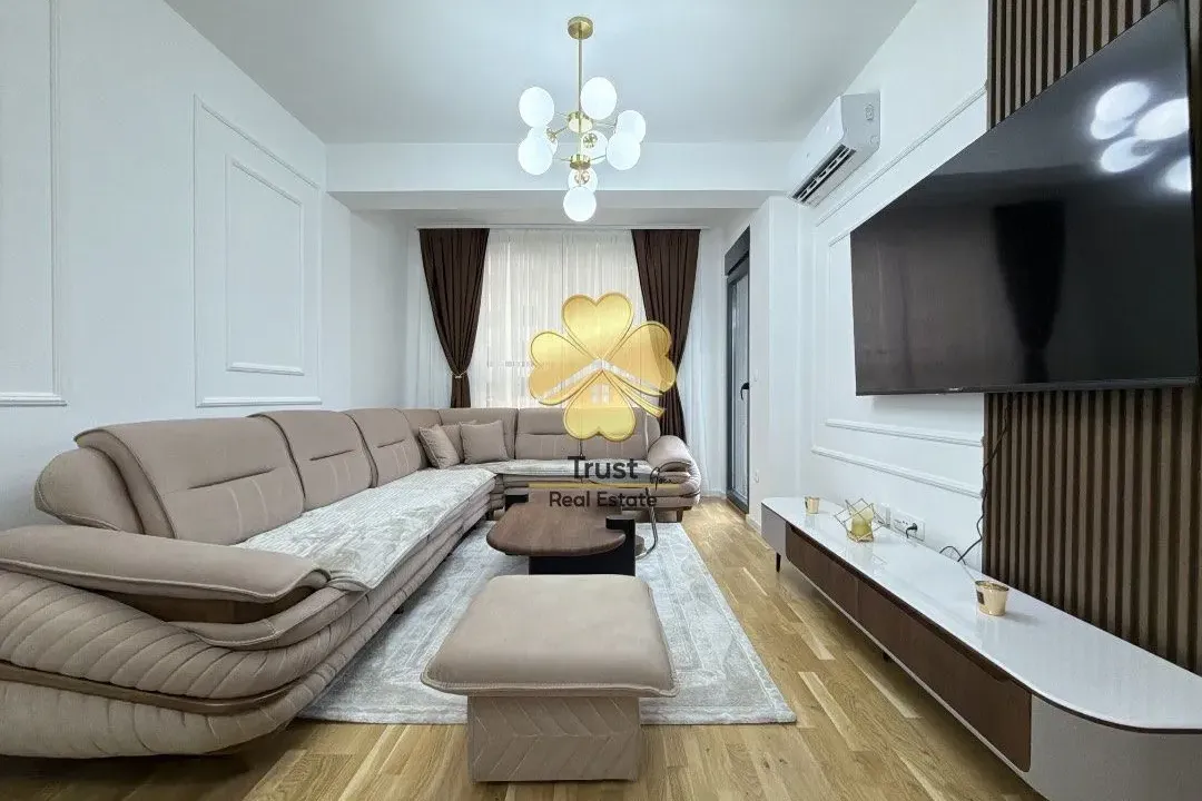 Izdavanje, dvosoban stan, 70m², Stari Aerodrom, Podgorica