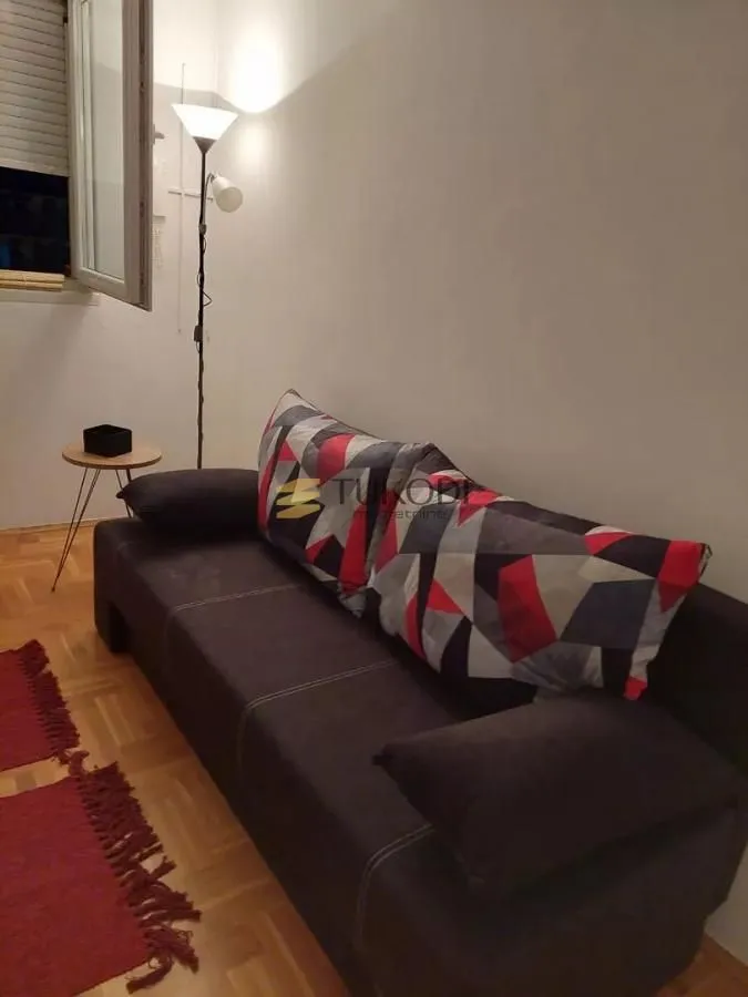 Izdavanje, garsonjera, 21m², Bulevar Evrope, Novi Sad Sve Podlokacije