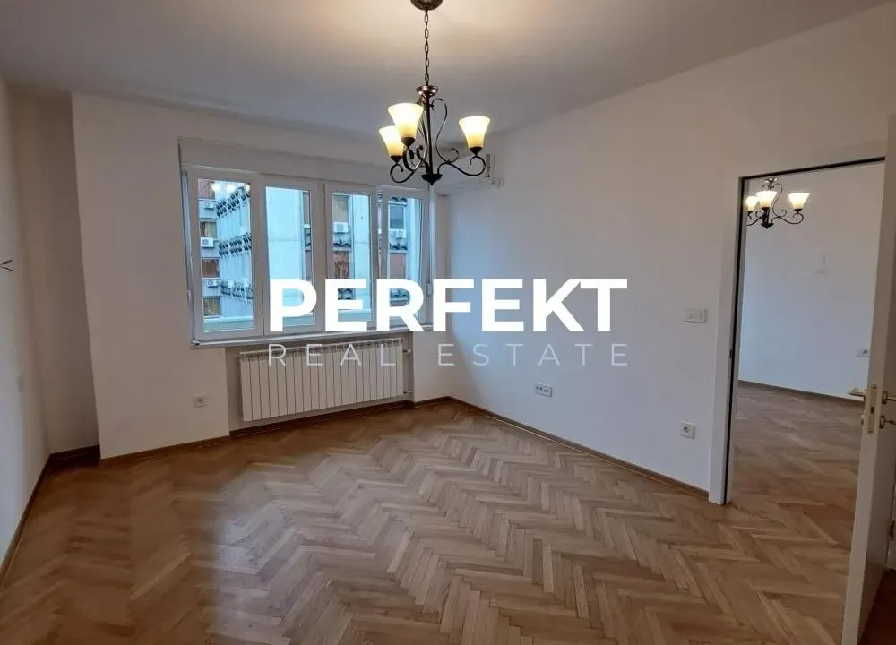 Izdavanje, trosoban stan, 80m², Savski Venac, Beograd