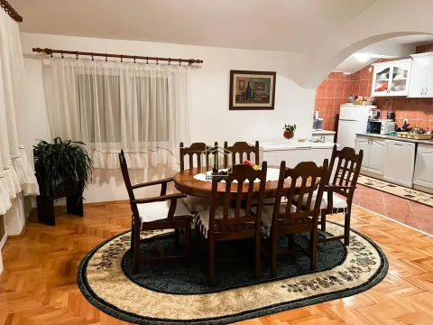 Rent, three bedroom apartment, 150m², Stari Aerodrom, Podgorica - image 12