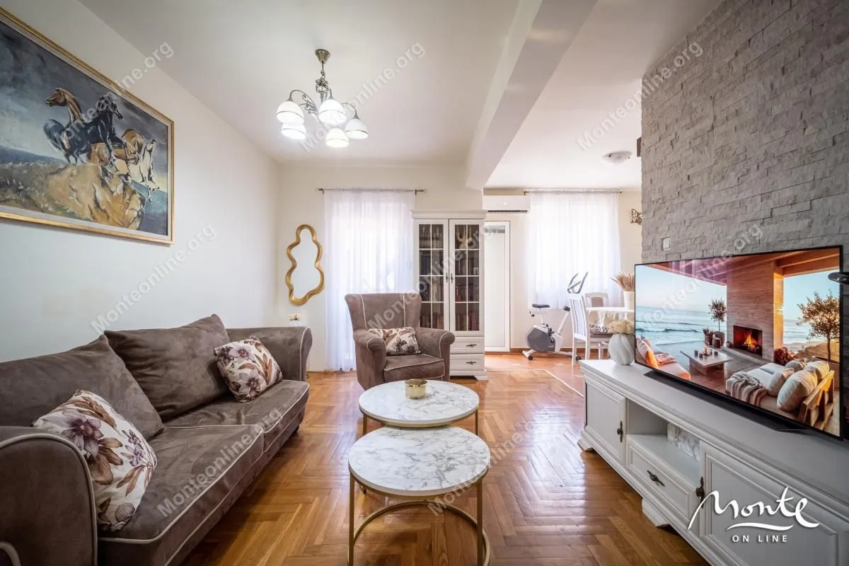 Sale, three bedroom apartment, 88m², Dobrota, Kotor